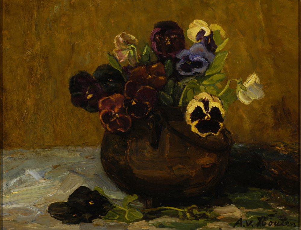 boeket viooltjes in roodkoperen pot