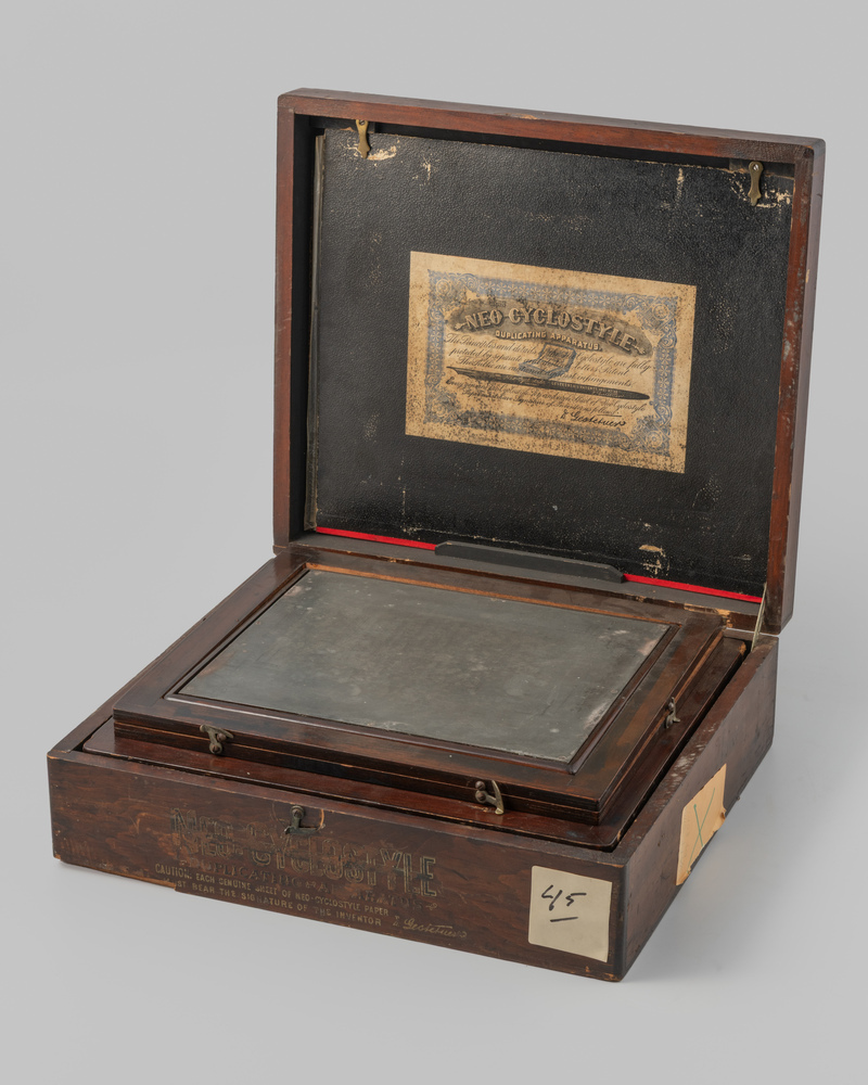 Neo-cyclostyle duplicating apparatus