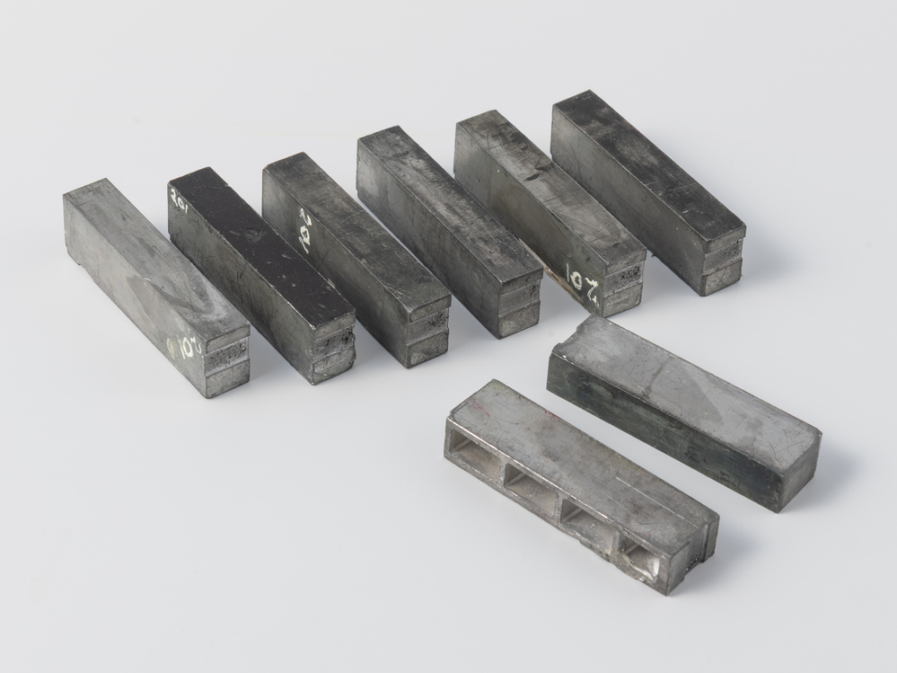 Acht stukken holwit als demonstratiemateriaal