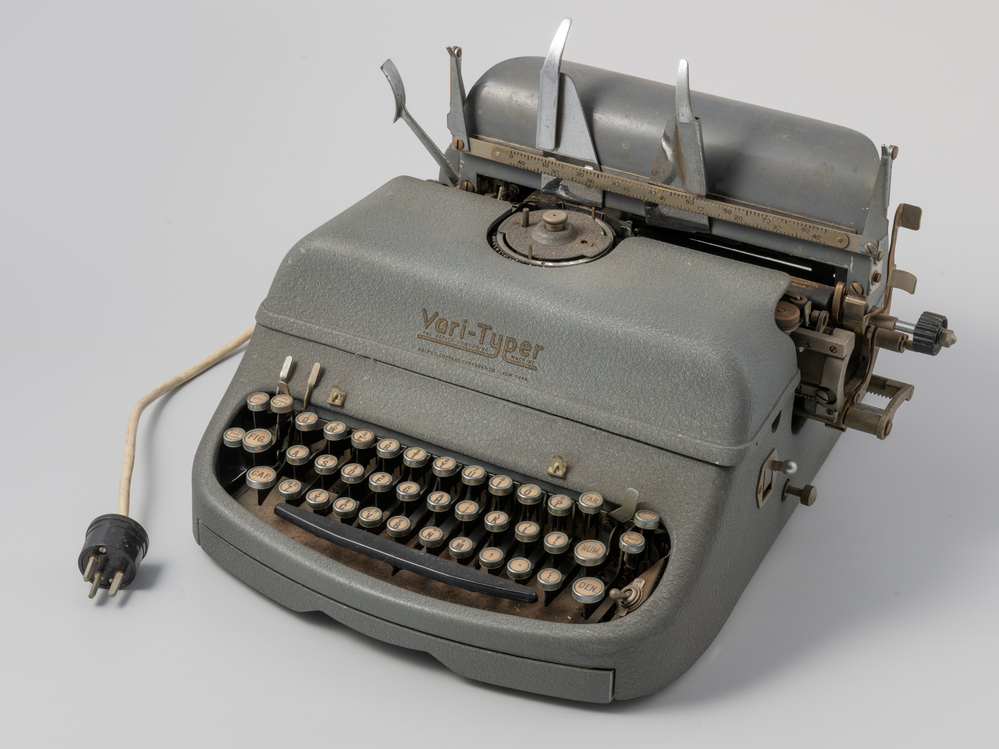 Speciale typemachine met verwisselbare lettertypen