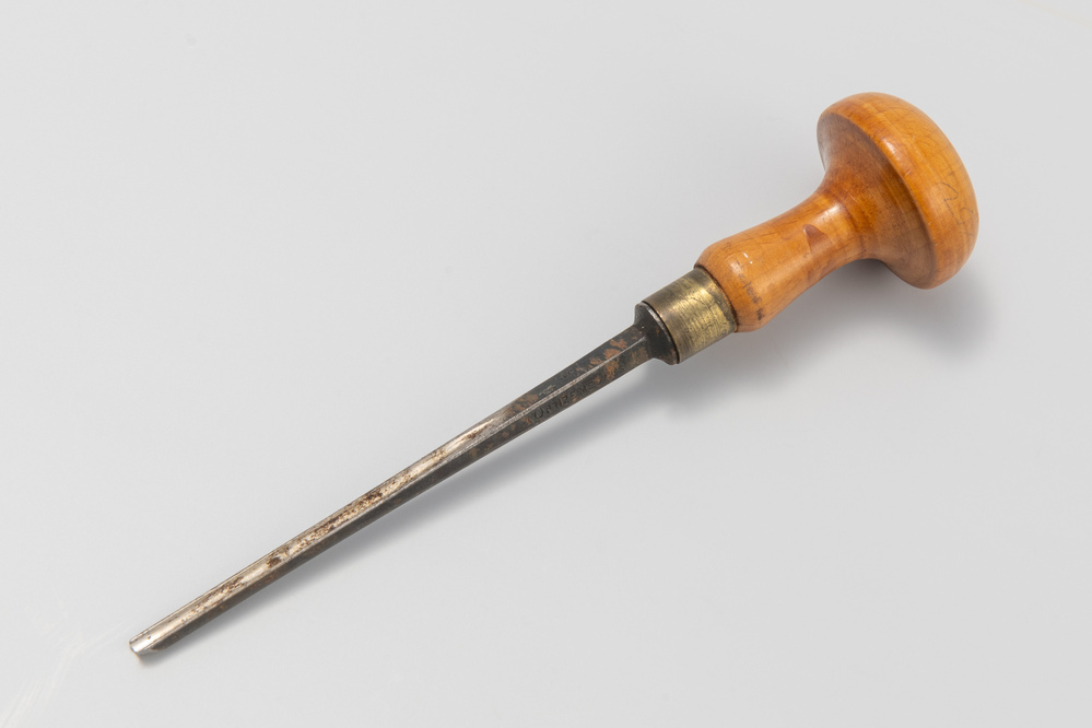 Guts om afbeeldingen in hout te gutsen