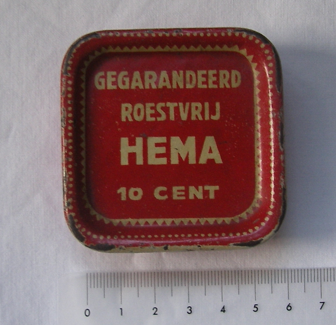 Hema speldenblikje