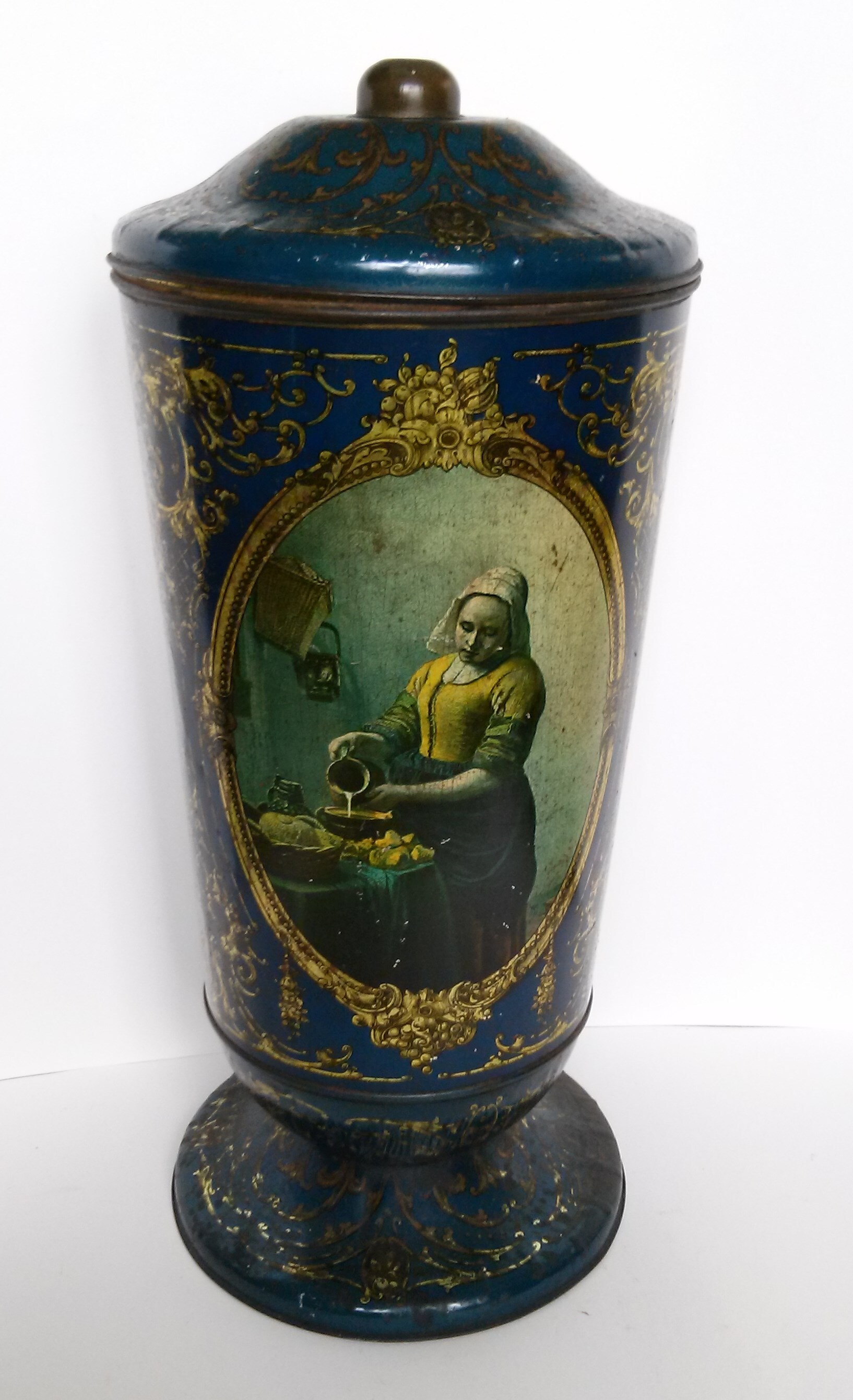 Decoratieve vaas op voet, met deksel