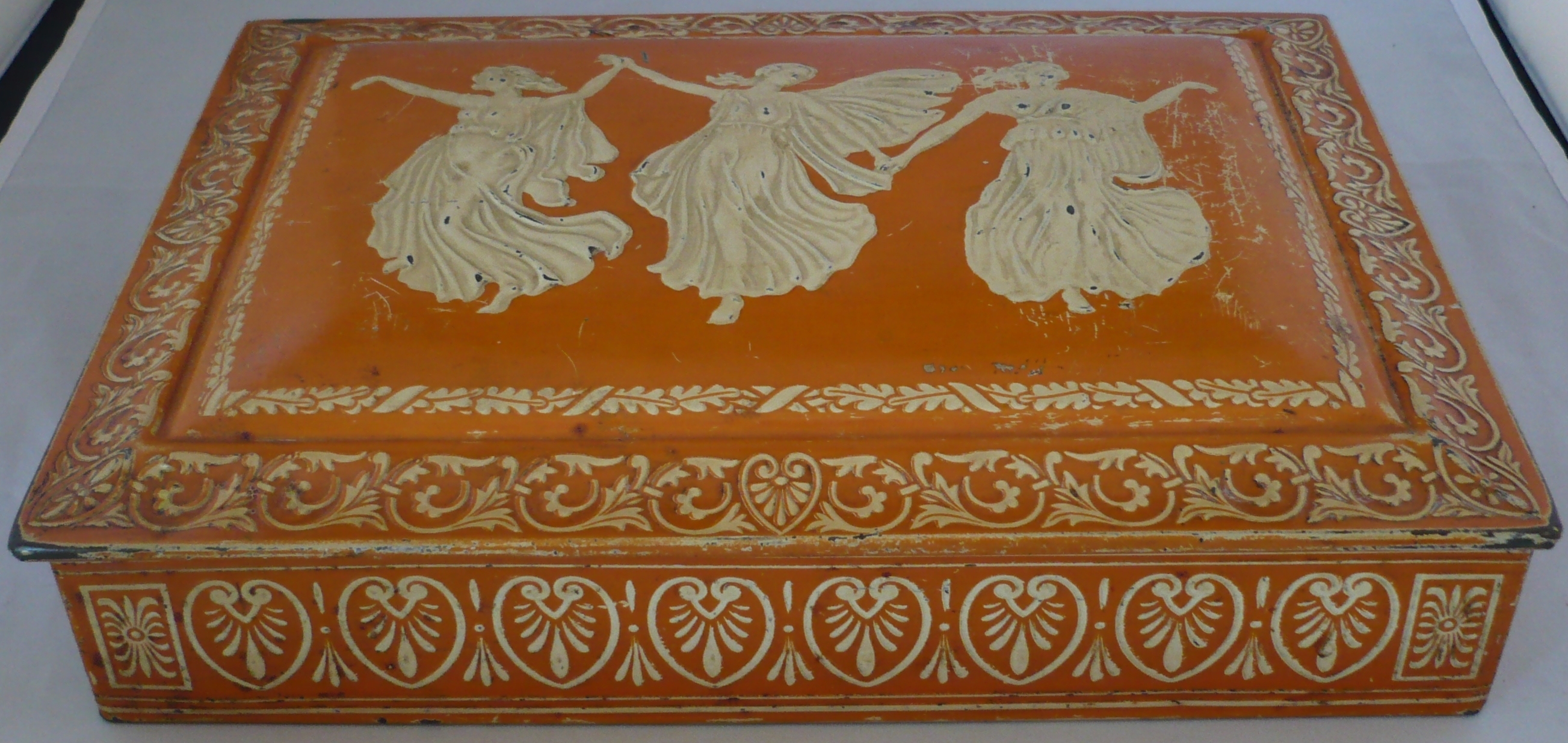 Van Houten bonbon blik met dansende godinnen