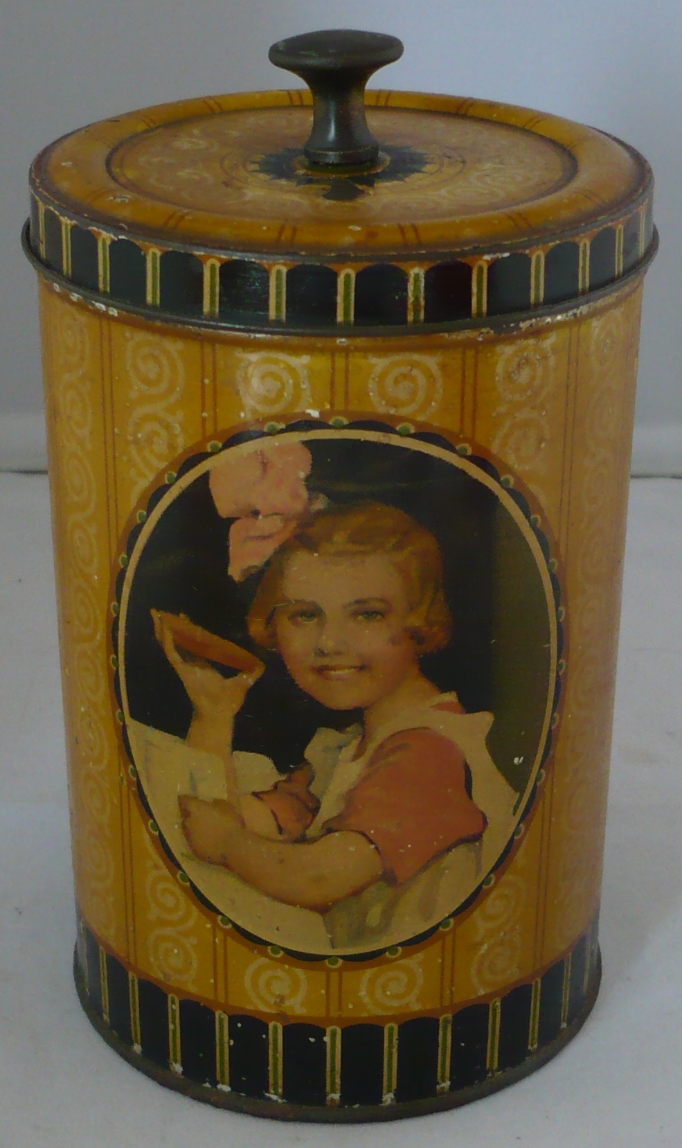 Blikje Verkade's beschuit, meisje