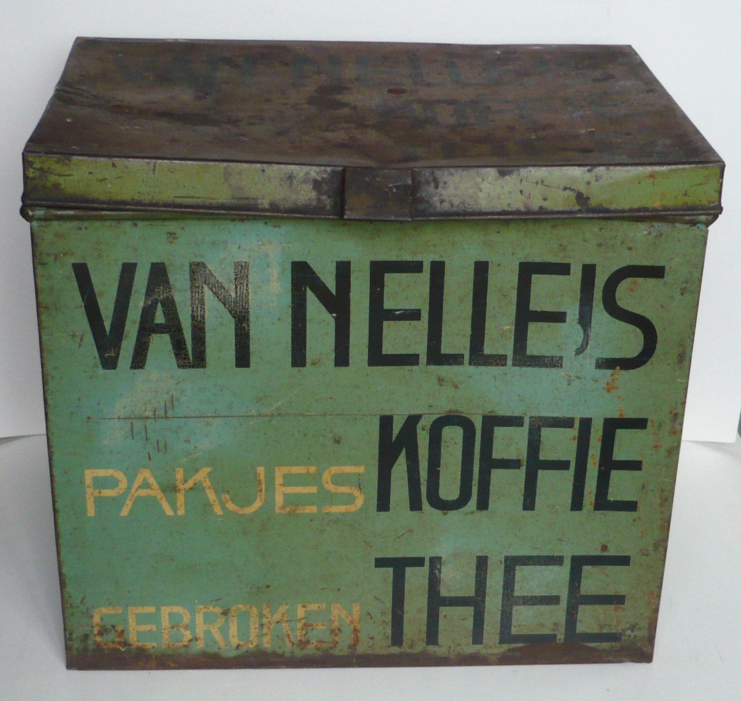 Winkelblik Van Nelle's pakjes koffie en gebroken thee