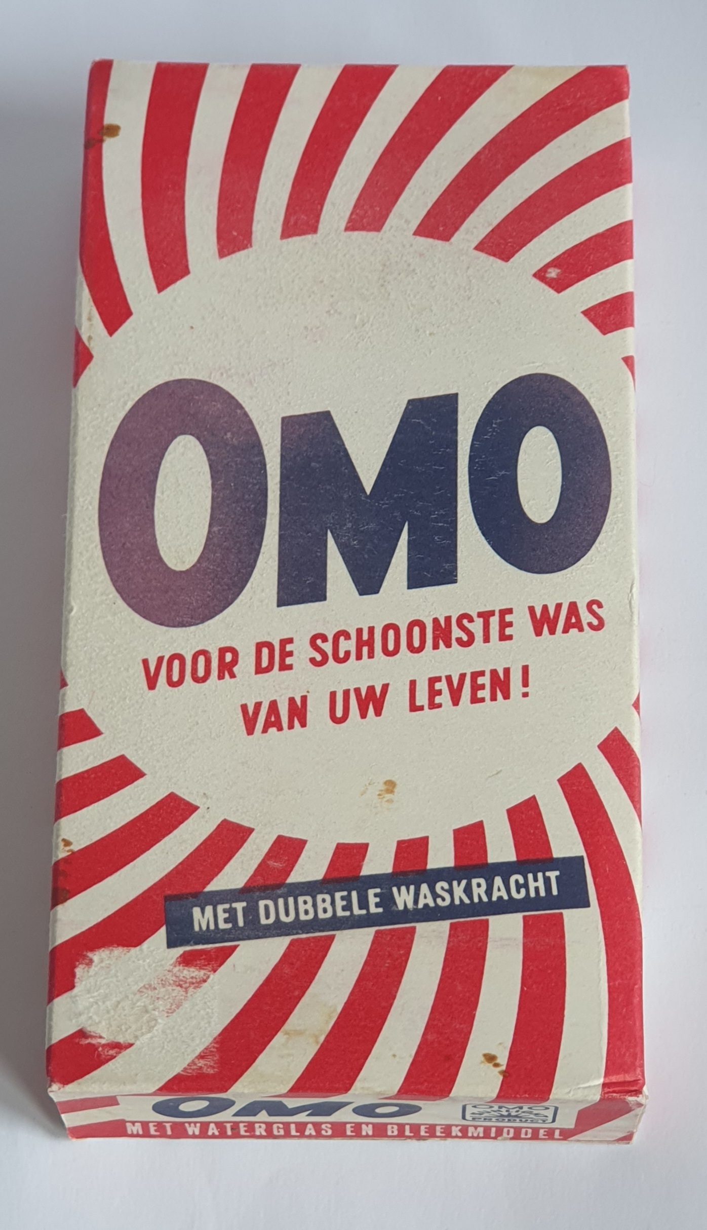 Omo kartonnen waspoeder verpakking.