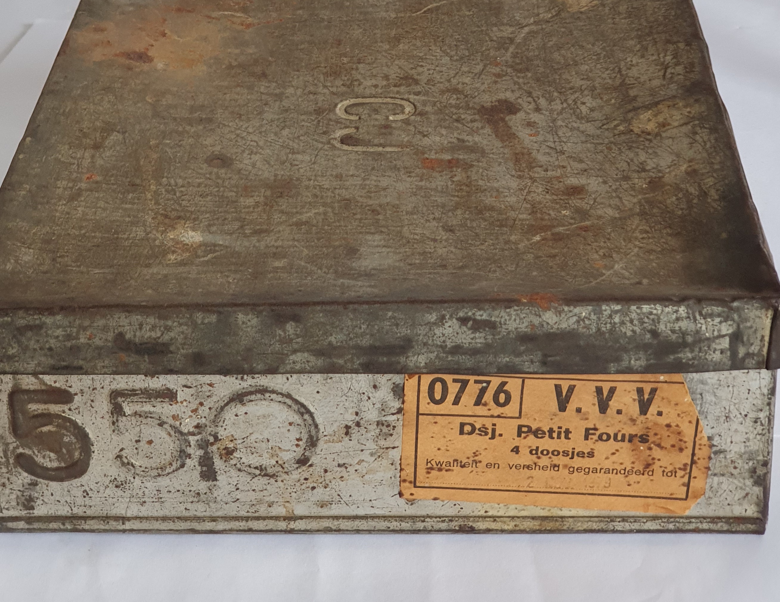 Jamin ongedecoreerd zilverkleurig winkelblik met cijfer 550 op zijkant