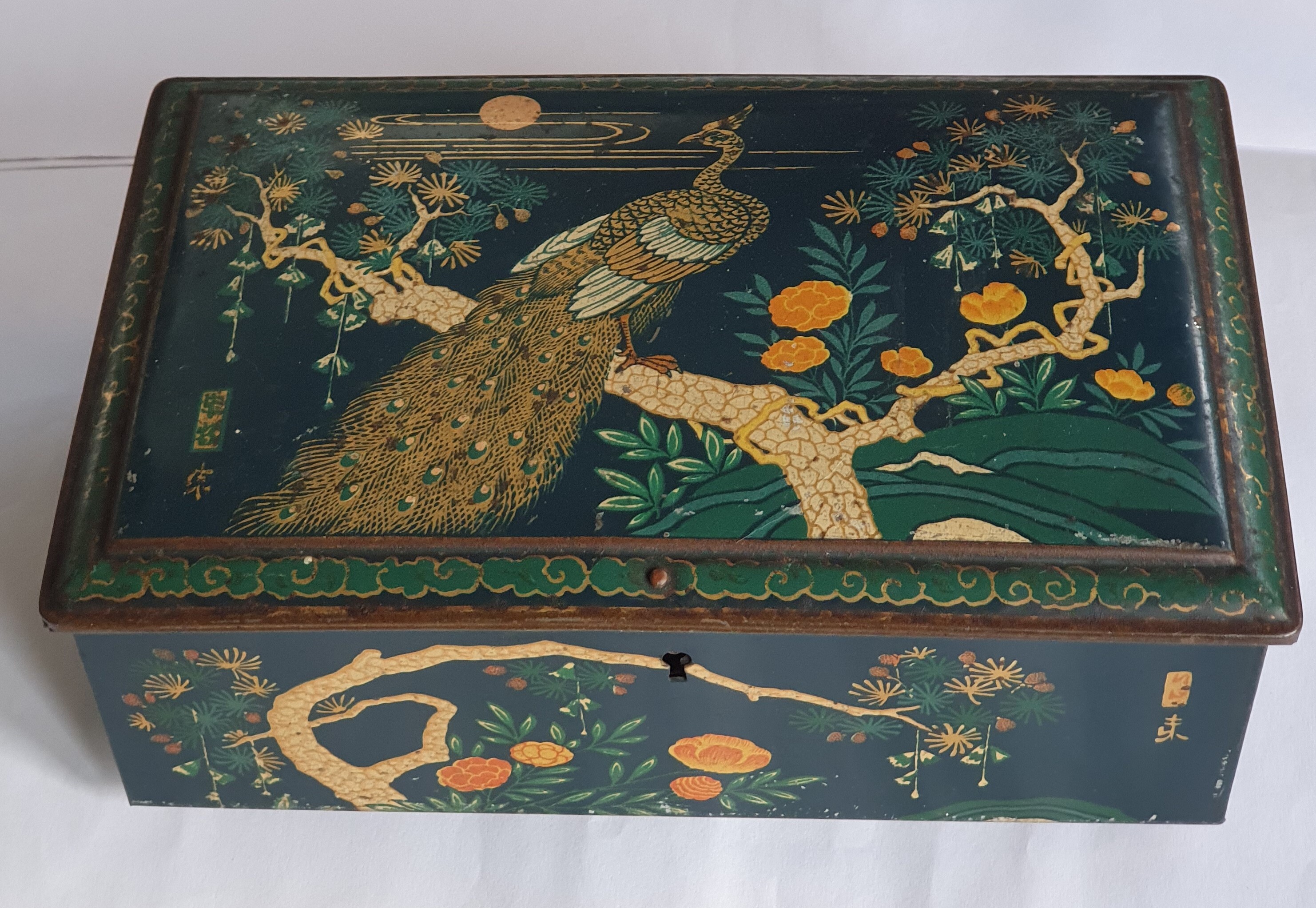 Pette cacao, luxe bewaarblik, met pauw in japanse stijl