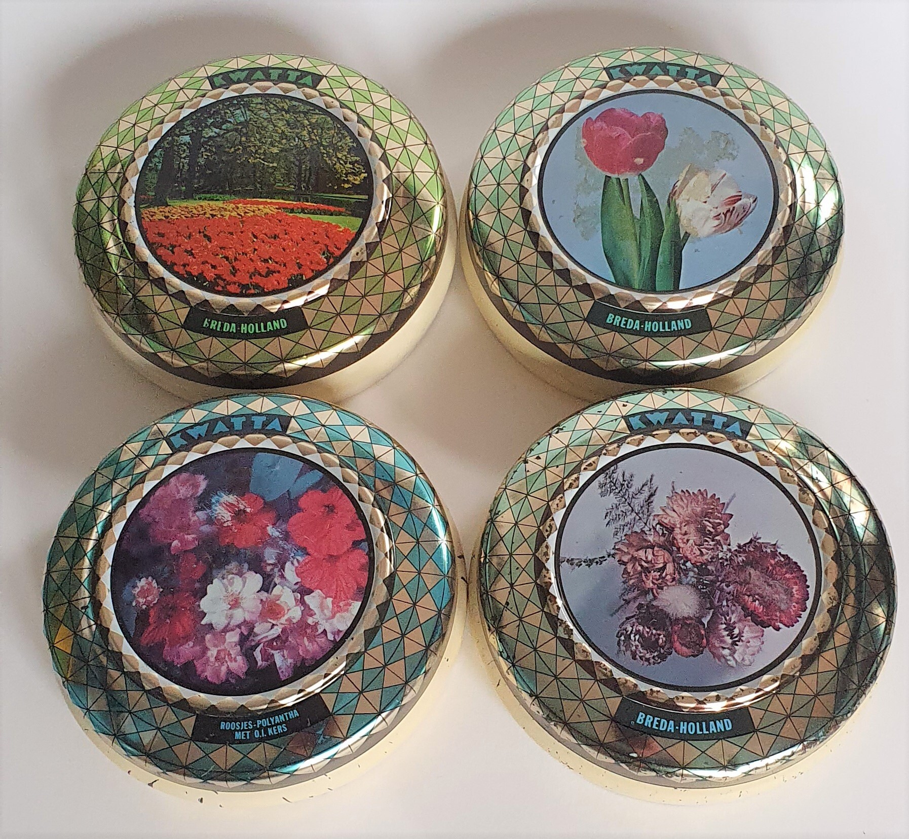 Kwatta chocolade pastilles blikjes, 4 stuks, met Hollandse bloemmotieven.