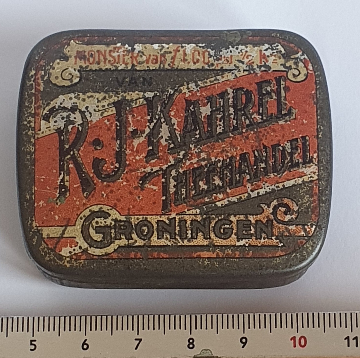 Kahrel monsterblikje voor thee.