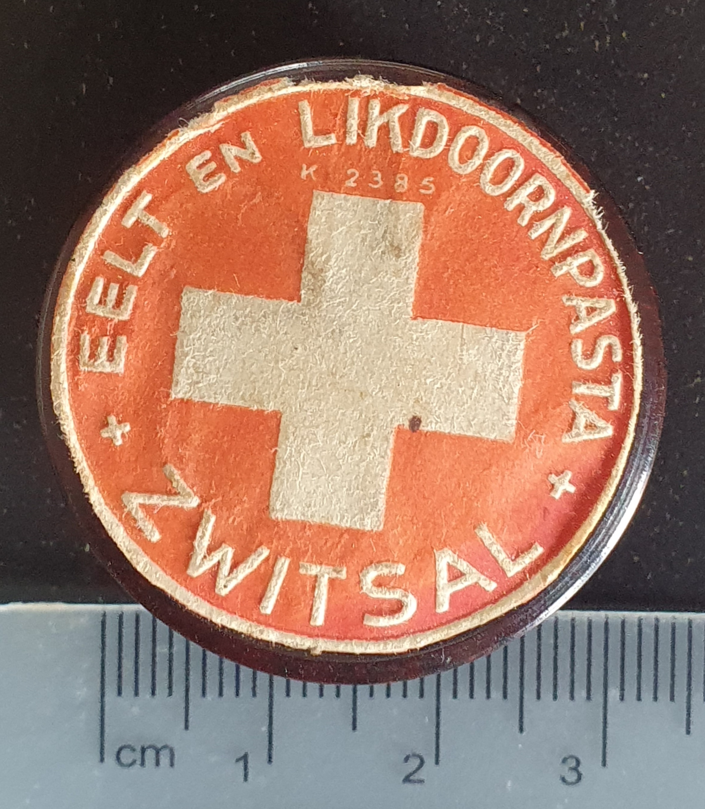 Zwitsal bakelieten doosje voor eelt en likdoornpasta.