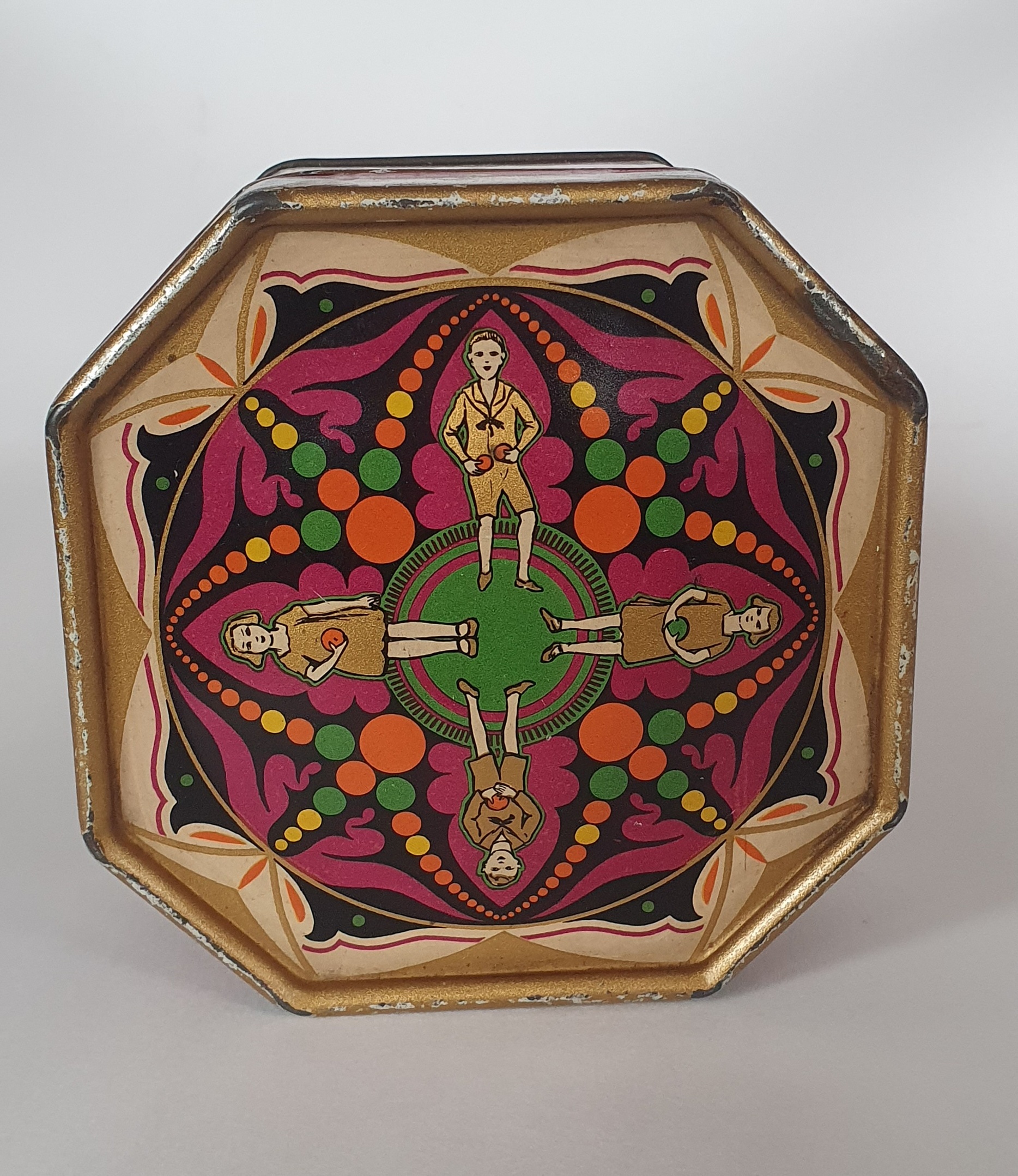 Korff's achthoekig chocoladeblikje, jongens en meisjes