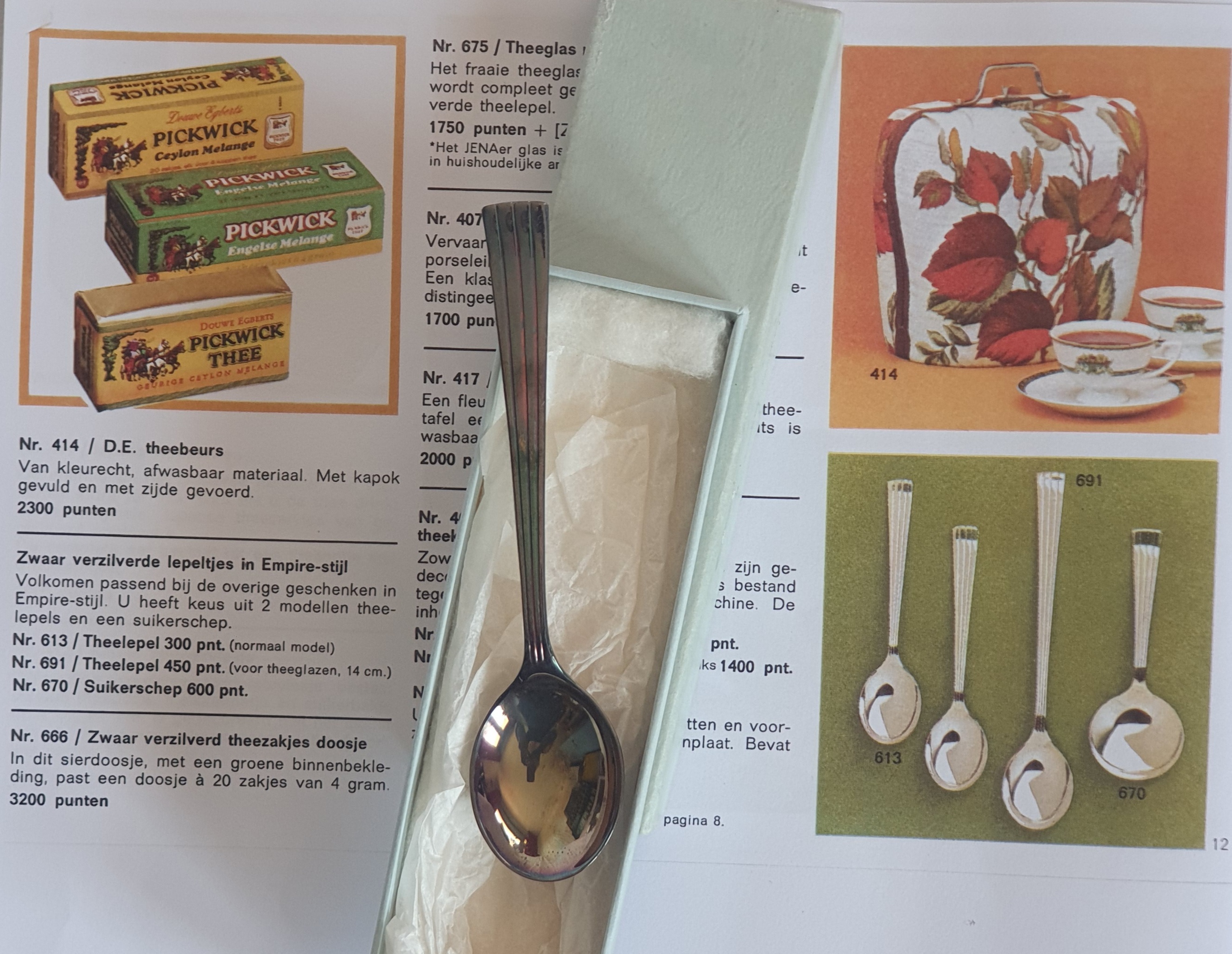 Douwe Egberts verzilverd Empire theelepeltje in originele blauw kartonnen doosje.