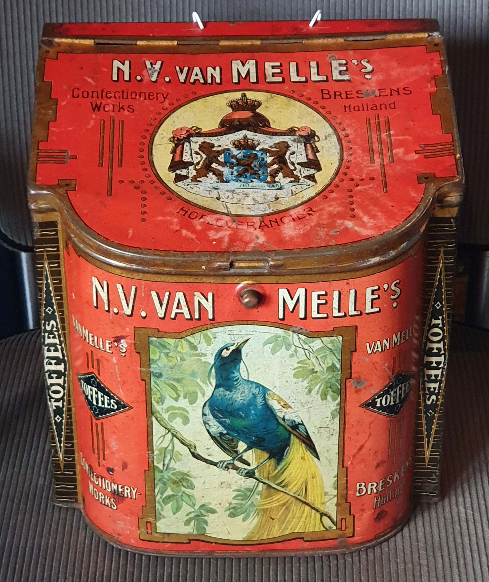 van Melle's winkelblik voor toffees, rode uitvoering met vogels.