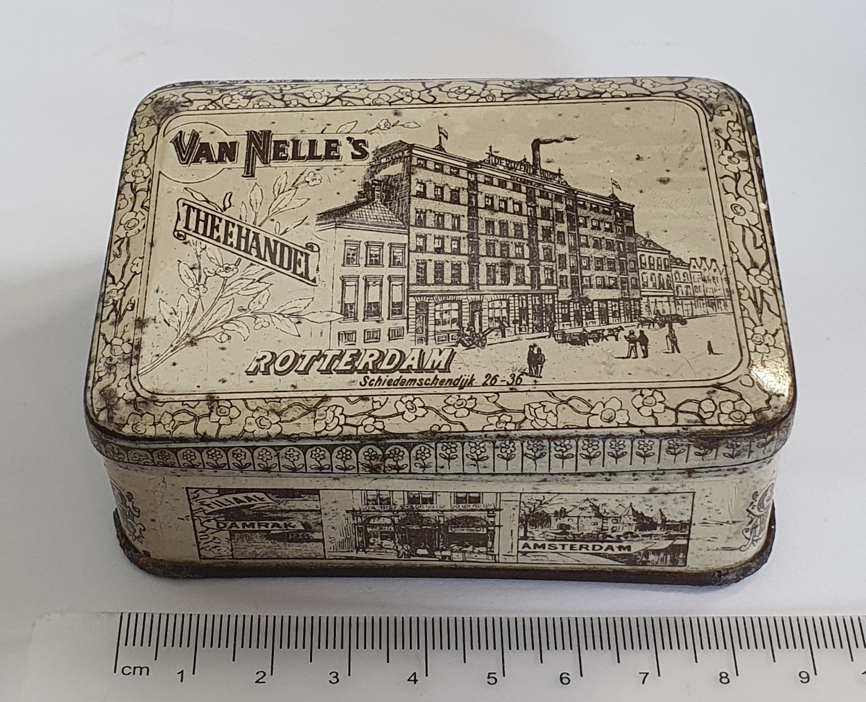 Van Nelle theeblikje.