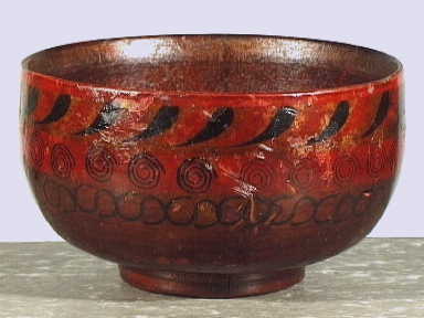 Ronde "RIGA"kom van gedraaid hout; beschilderd.