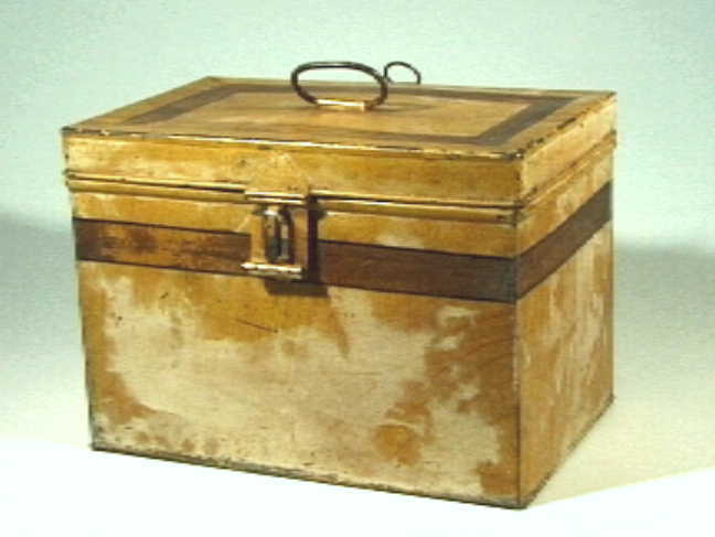 Blikken doos met sluiting.