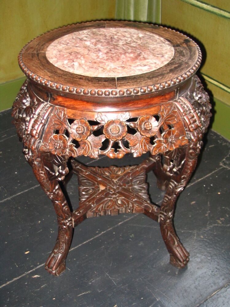 Knotsvormig voetstuk (piedestal).