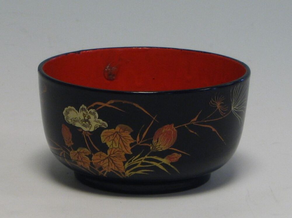 Zwarte houten lakwerk kom.