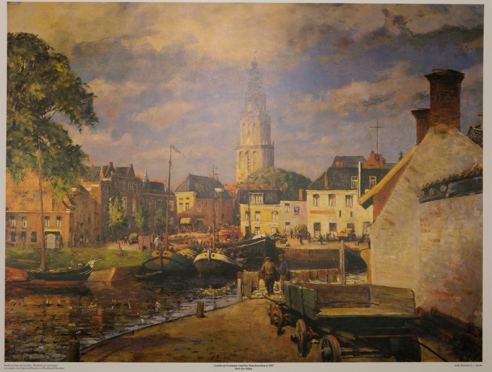 Gezicht op Groningen vanaf het Winschoterdiep in 1957.