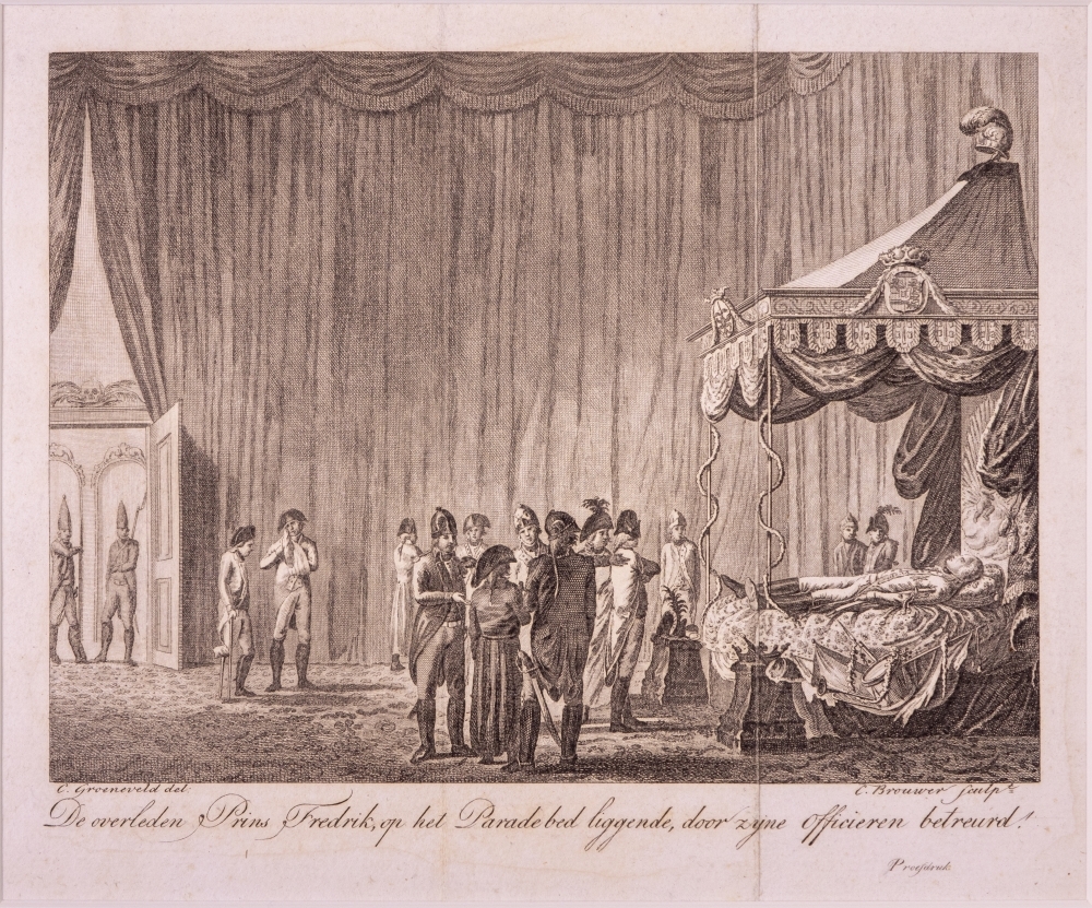 "De overleden Prins Frederik, op het Paradebed liggende, door zijne Officieren betreurd."