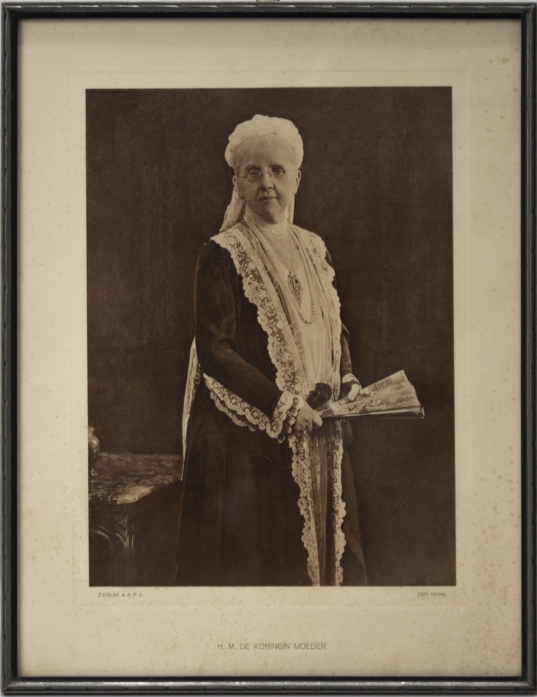foto EmmaEmma Wilhelmina Theresia Van Waldeck Pyrmont