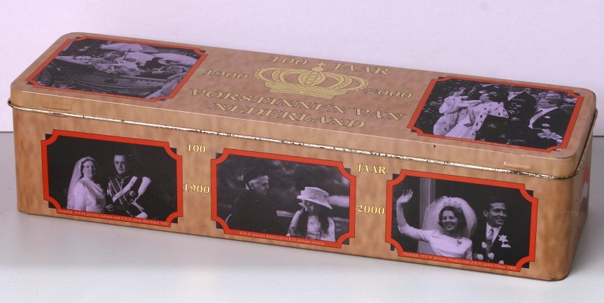 Koektrommel 100 jaar vorstinnen van Nederland