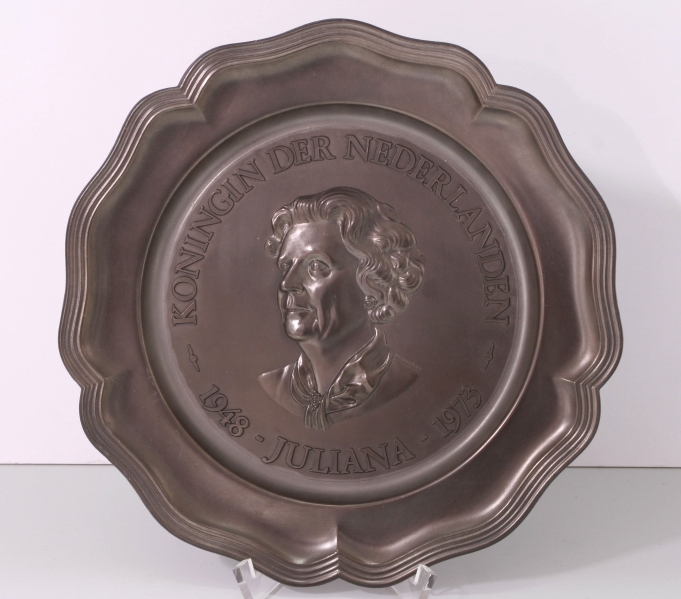 bord 25 jarig jubileum Koningin Juliana