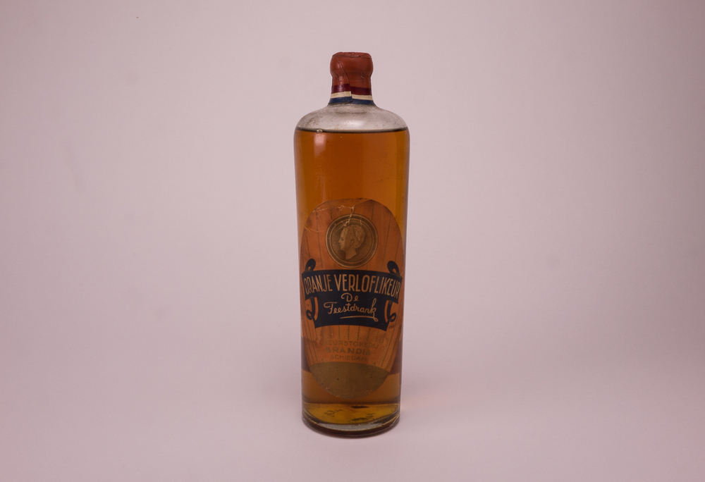 fles met Oranje Bitter