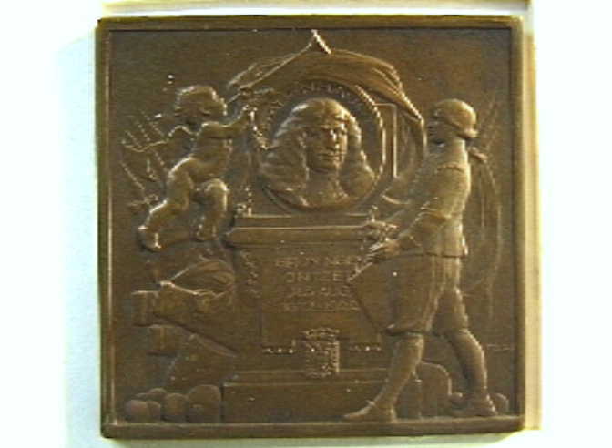 Penning, vierkant, met portret van Rabenhaupt, ter gelegenheid van 250-jarige herdenking van Gronings ontzet.