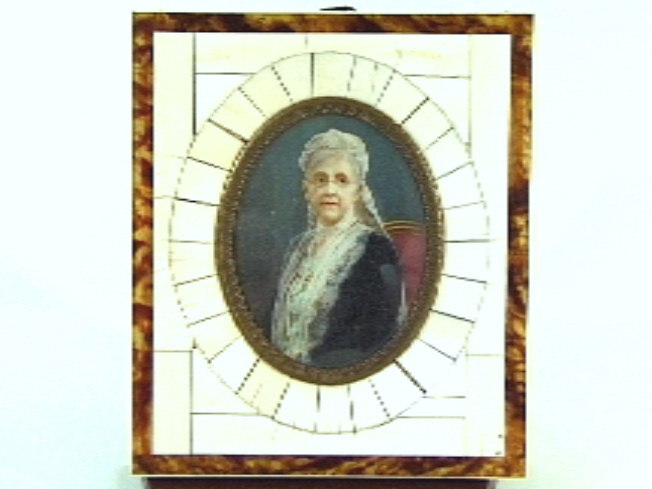 Miniatuur busteportret in ovaal van Koningin-moeder Emma op oudere leeftijd.