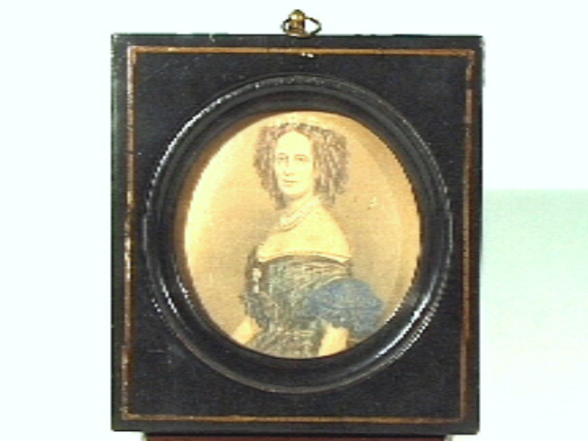 Portret in cirkel, heupstuk, van Koningin Sophie.
