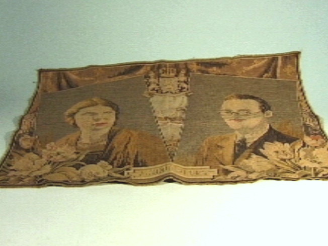 Wandkleedje ter gelegenheid van het huwelijk van Juliana en Bernhard.