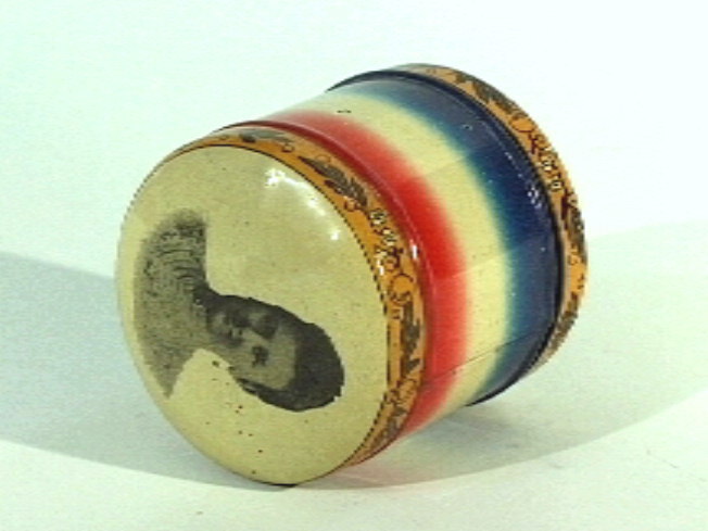 Rond blikken sponsdoosje met dekseltjes aan beide zijden.