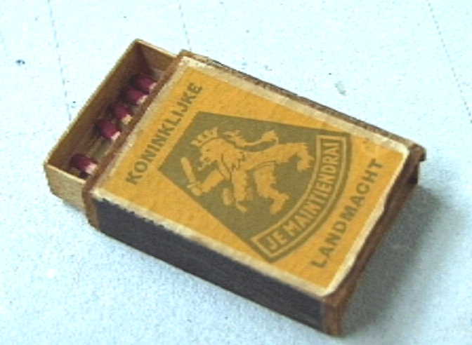 Lucifersdoosje met afbeelding Nederlandse Leeuw en onderschrift JE MAINTIENDRAI.