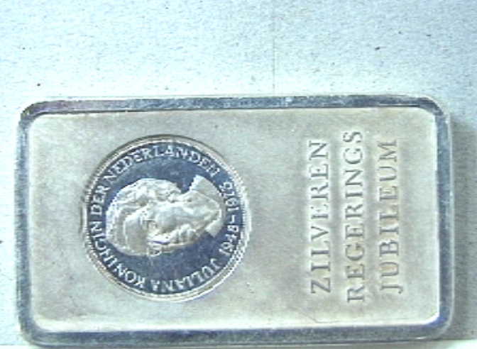 Penning ( in tablet-vorm) t.g.v. het zilveren regeringsjubileum van koningin Juliana.