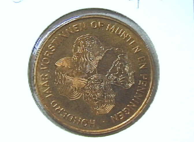 Penning van de Rijksmunt t.g.v. 100 jaar vorstinnen op munten en penningen.