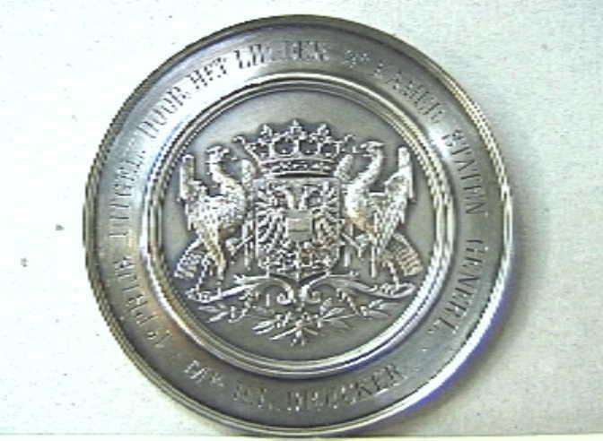 Grote penning met centaal het wapen van Groningen.