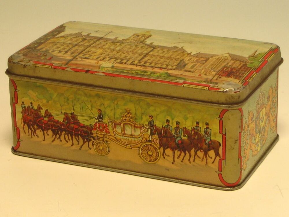 Rechthoekige blikken trommel met op het deksel een afbeelding van het Paleis op de Dam.