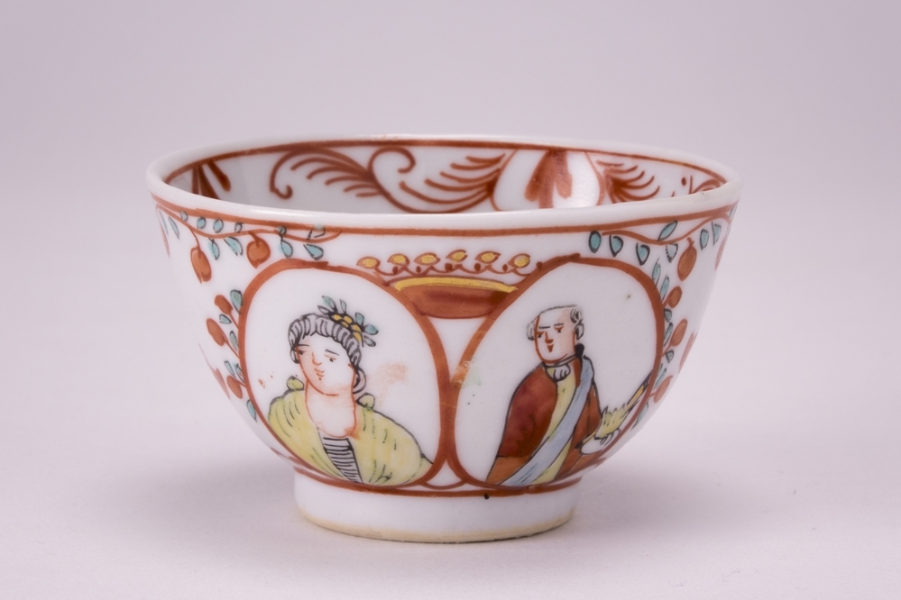 Wit kopje met de afbeeldingen van Willem V en Wilhelmina van Pruisen