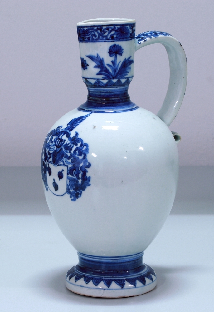 Kan met het wapen van de familie Van Vlooswijck