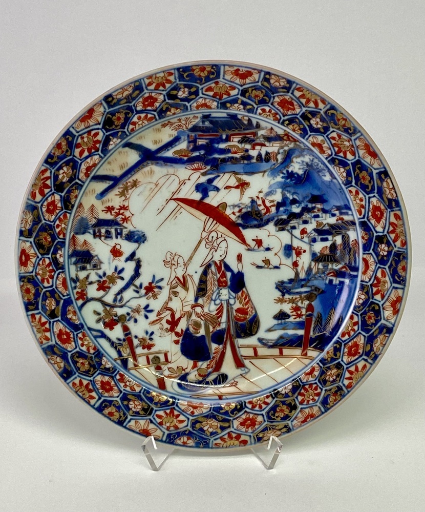 Bord met een vrouw en bediende op een brug in een landschap