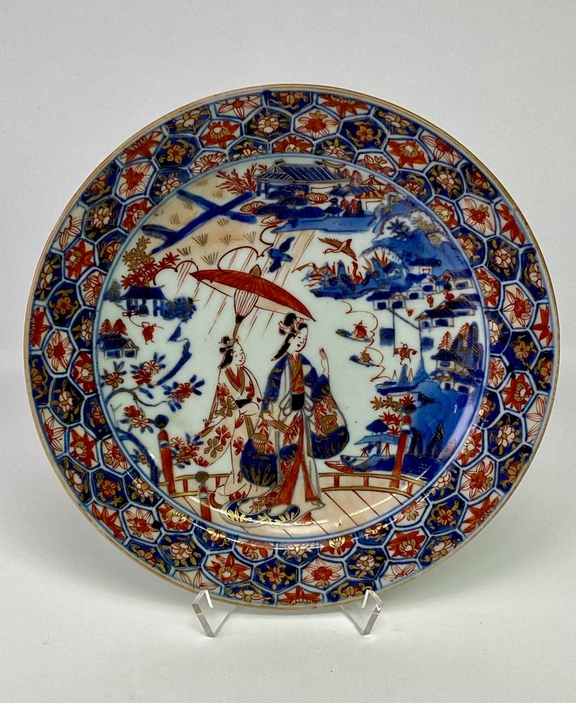 Bord met een vrouw en bediende op een brug in een landschap