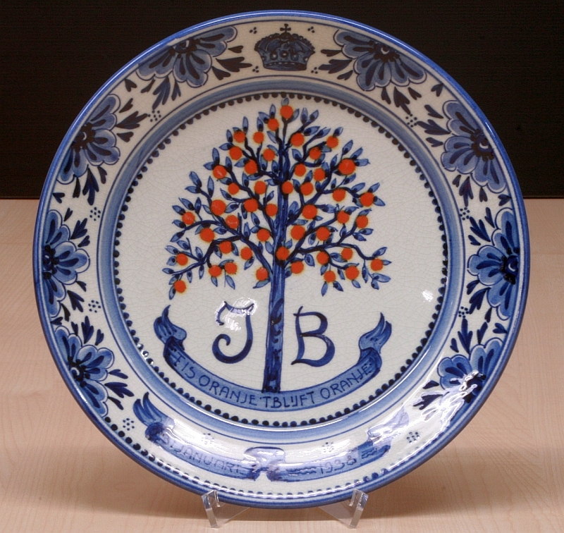 Bord huwelijk Juliana en Bernard