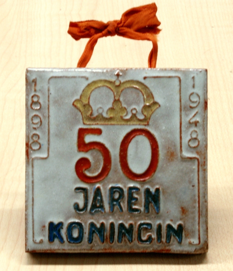 tegel 50 jaar koningin Wilhelmina
