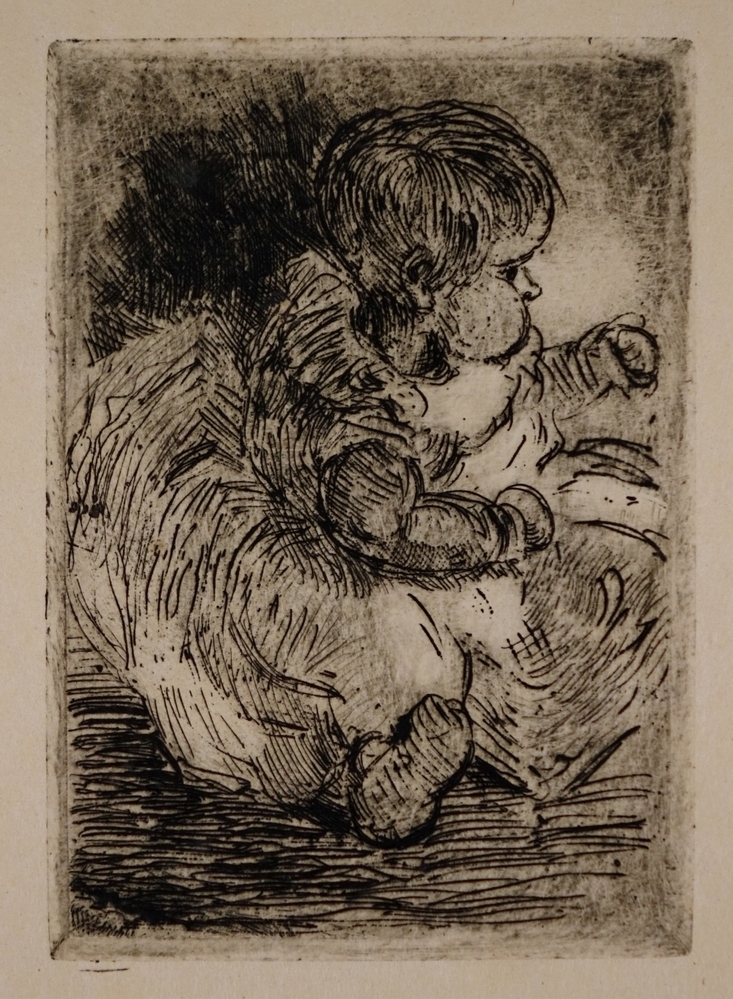 Baby zittend op de grond.