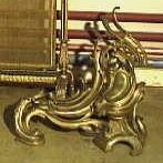 Verguld messing linker chenet in rococo-stijl.