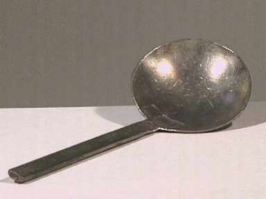 Tinnen lepel.