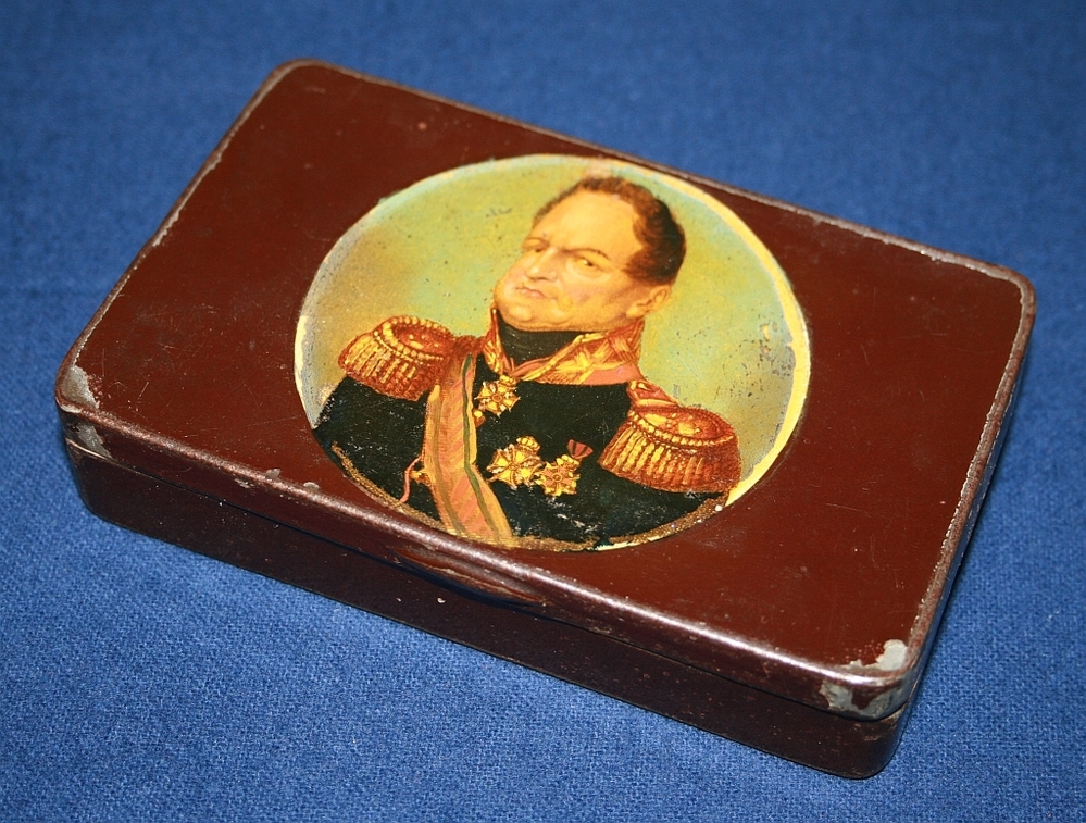 Rechthoekige blikken doos.